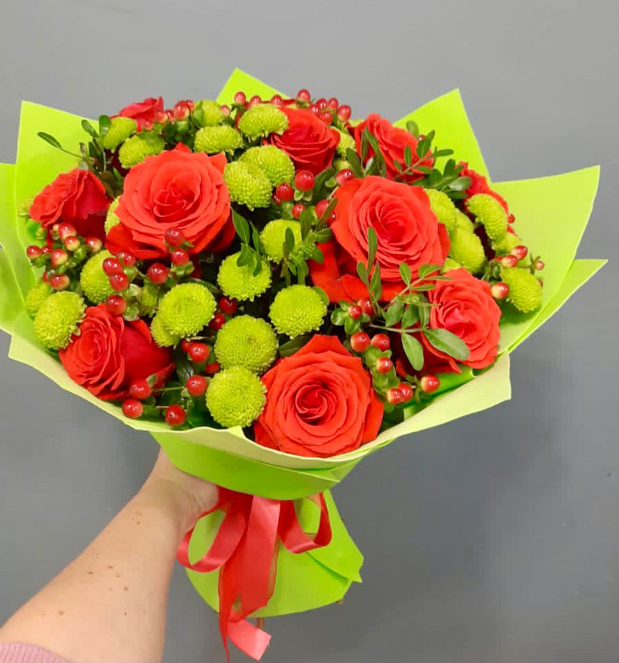 Букет цветов из: Хризантемы и Розы в Уютном