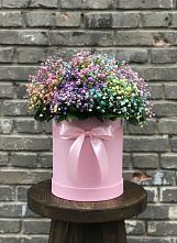 Цветочная композиция из Гипсофила и Розы в шляпной коробке в Уютном