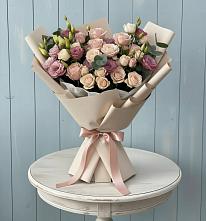 Букет цветов из:  Розы и Лизиантусы в Уютном