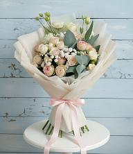 Букет цветов из:  Розы и Лизиантусы в Уютном