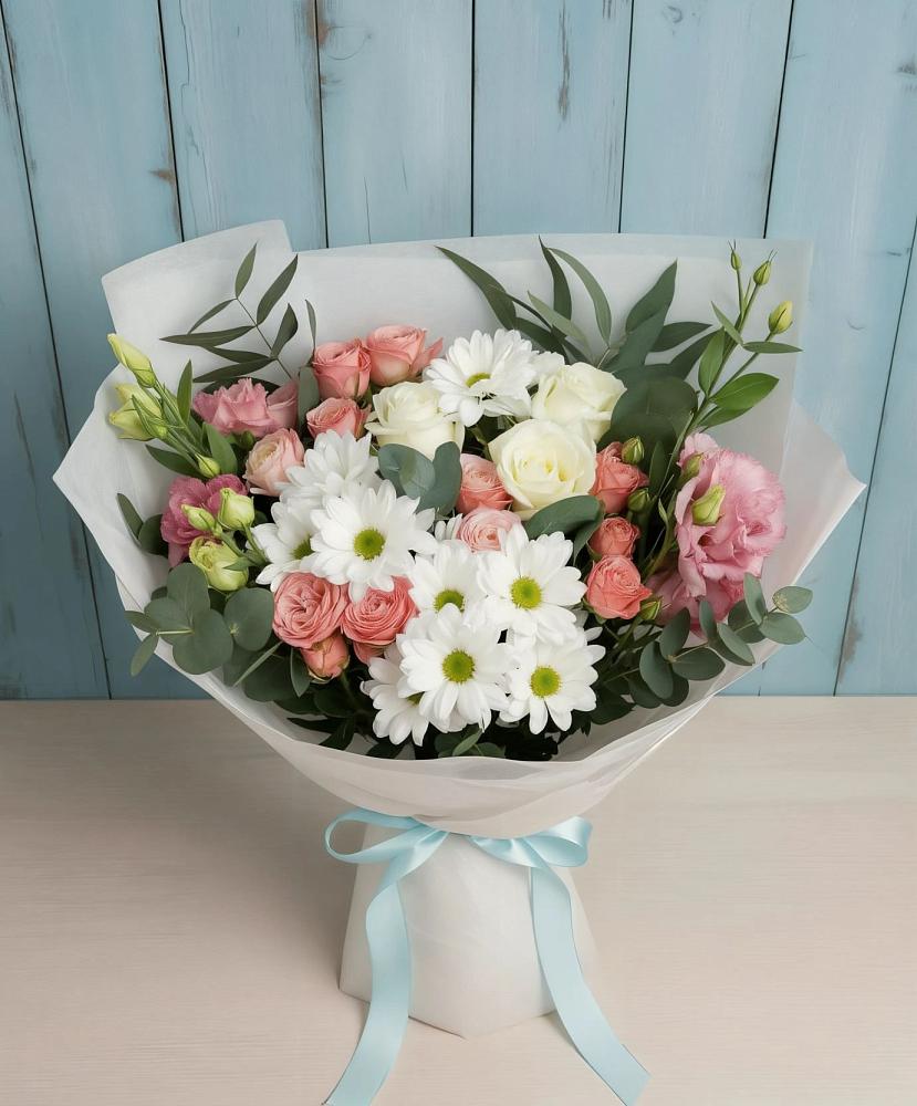 Букет цветов из: Розы, Лизиантусы и Хризантемы в Уютном