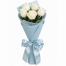Букет 5 Белых роз Проуд в Уютном
