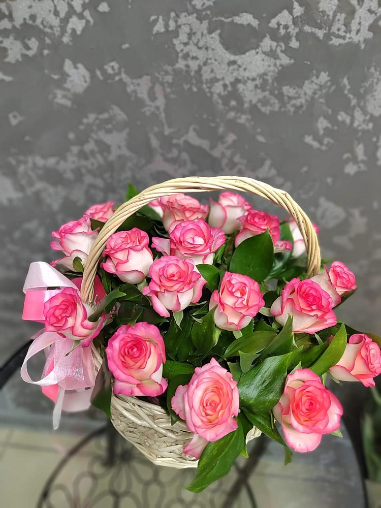 Цветочная композиция из Розы в корзине в Уютном