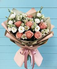 Букет цветов из:  Розы, Альстромерии и Лизиантусы в Уютном