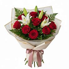 Букет цветов из:  Лилии и Розы в Уютном