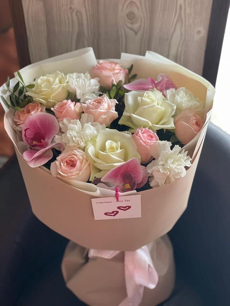 Букет цветов из: Орхидеи, Розы и Гвоздики в Уютном