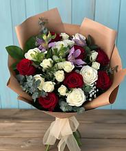 Букет цветов из:  Розы и Альстромерии в Уютном