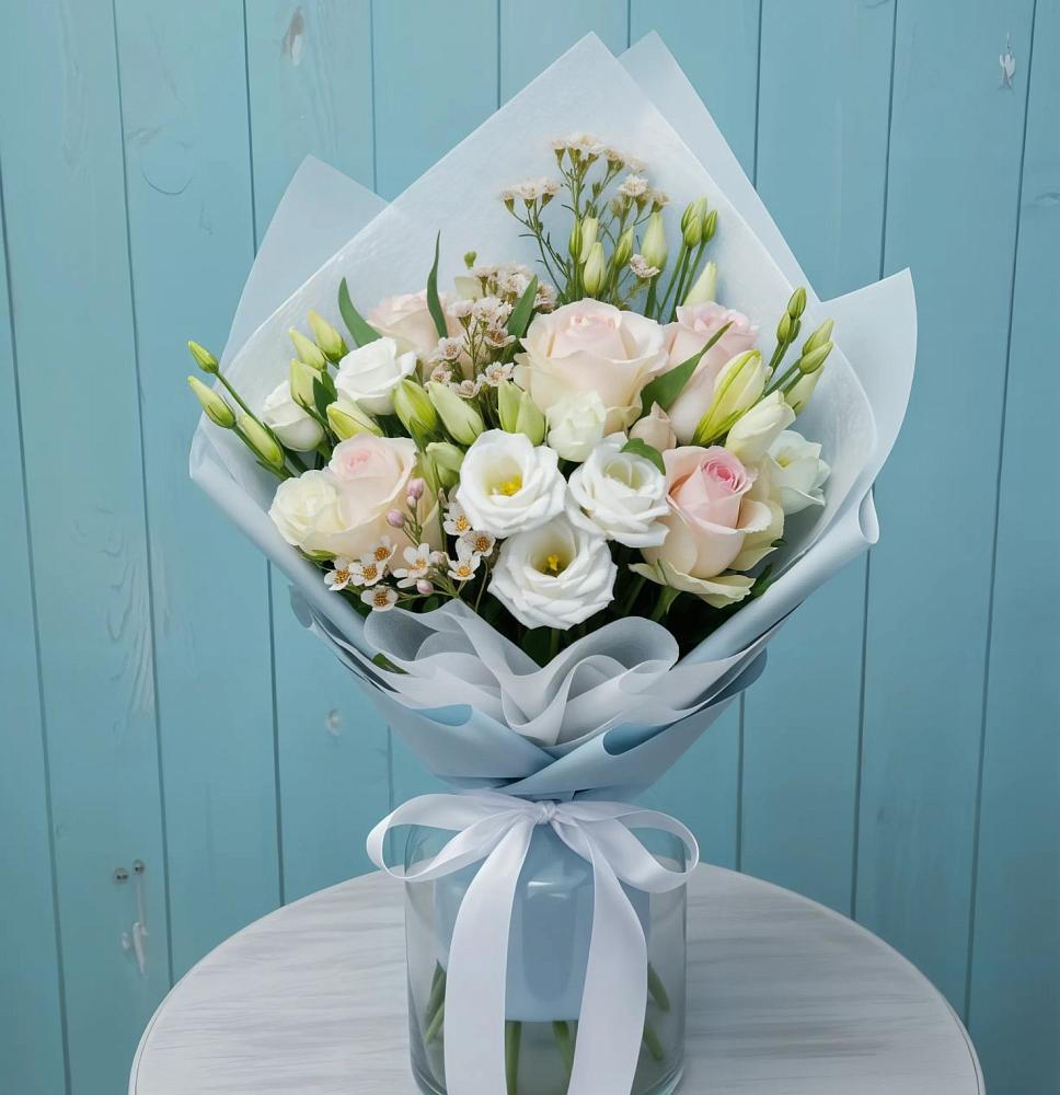 Букет цветов из: Розы и Лизиантусы в Уютном