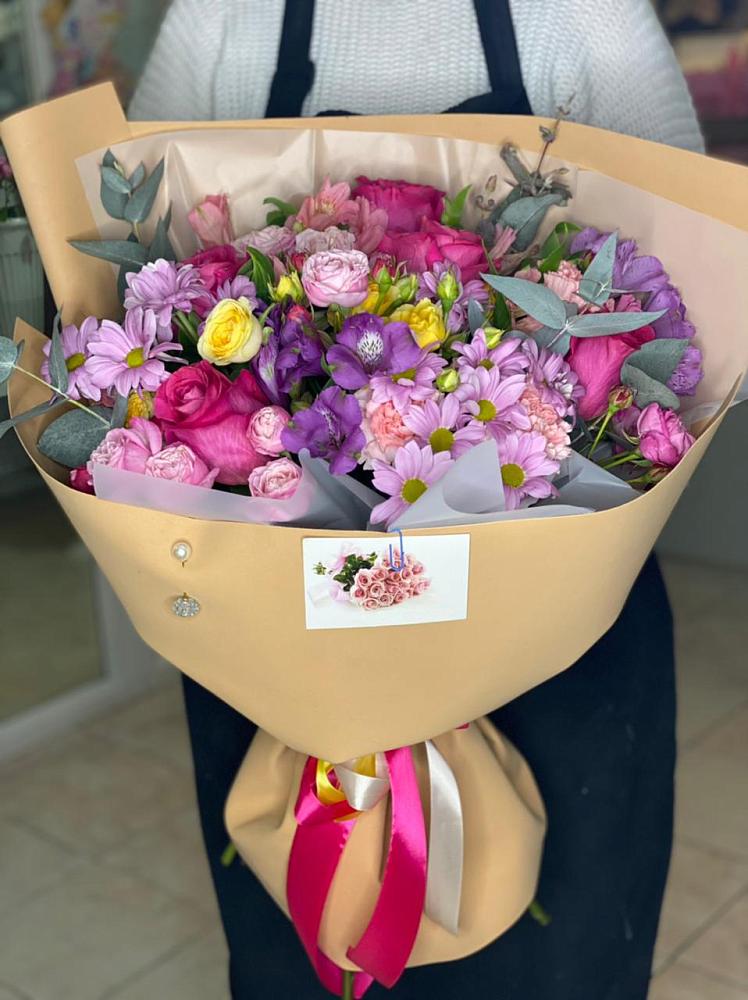 Букет цветов из: Хризантемы, Гвоздики и Альстромерии в Уютном