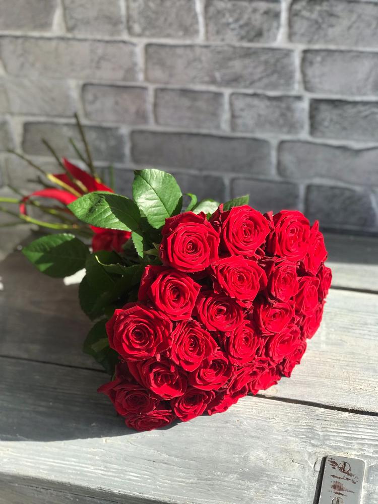 Букет Красные розы Фридом в Уютном