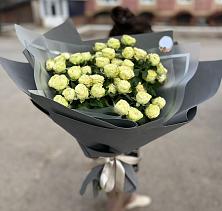 Букет Белые кустовые розы Солинеро в Уютном