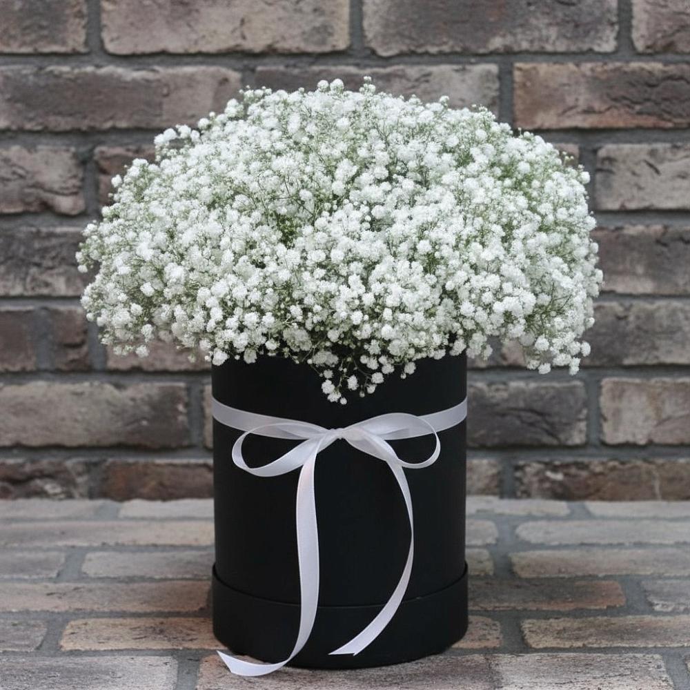 Цветочная композиция из Гипсофила в шляпной коробке в Уютном