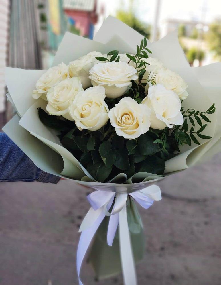 Букет Белые розы Проуд в Уютном