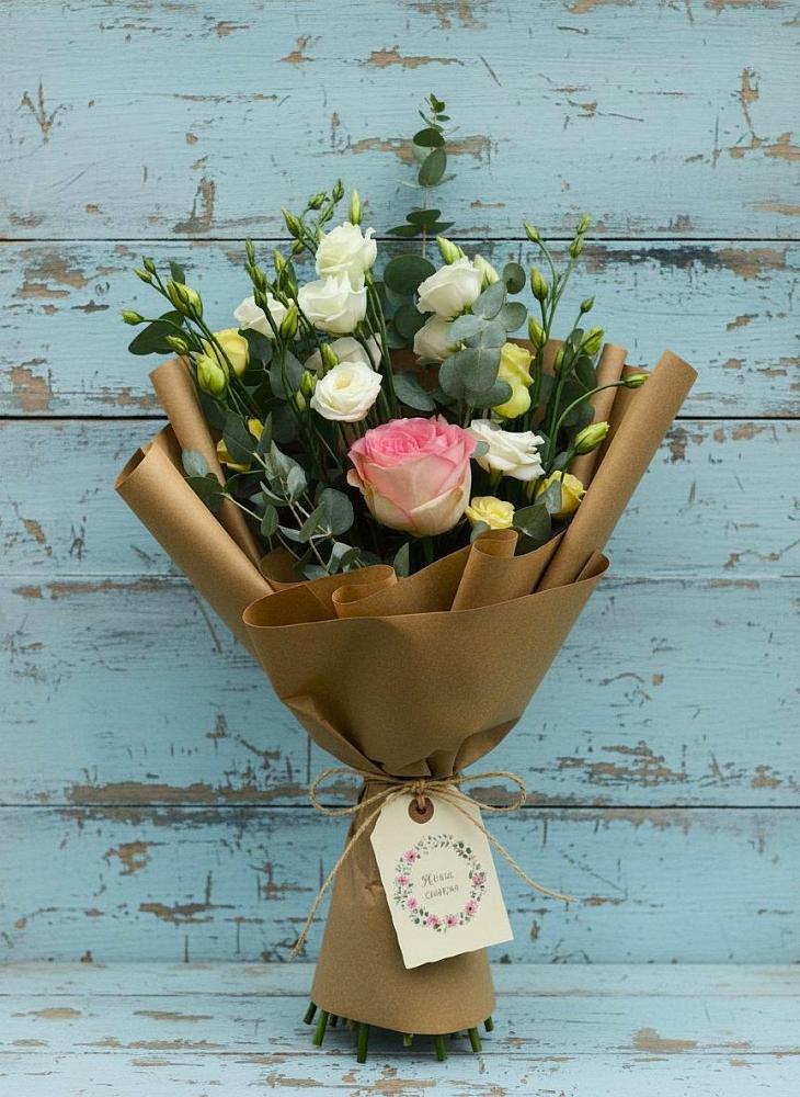 Букет цветов из: Розы и Лизиантусы в Уютном