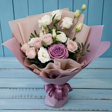 Букет цветов из:  Розы и Лизиантусы в Уютном