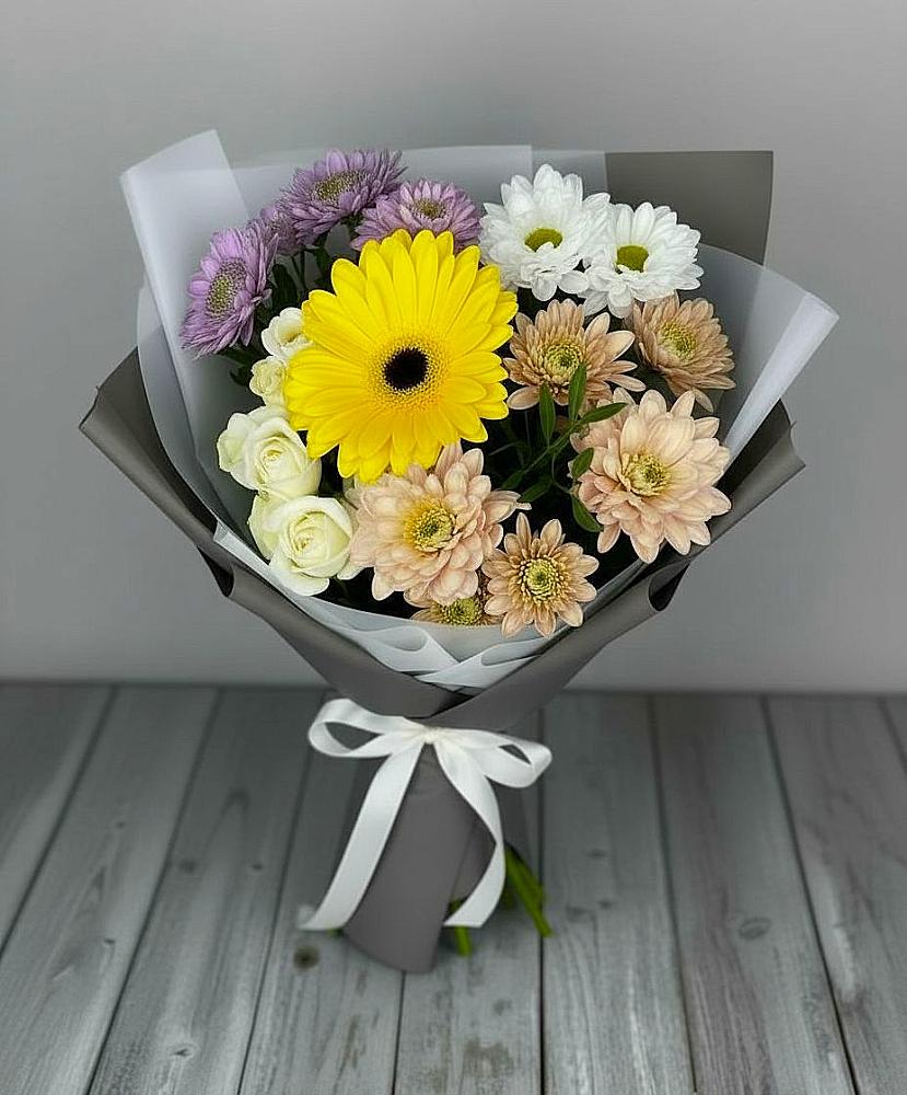 Букет цветов из: Розы, Герберы и Хризантемы в Уютном