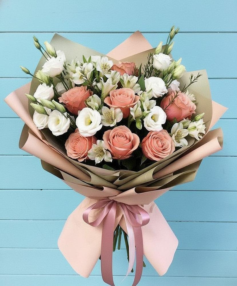 Букет цветов из: Розы, Альстромерии и Лизиантусы в Уютном