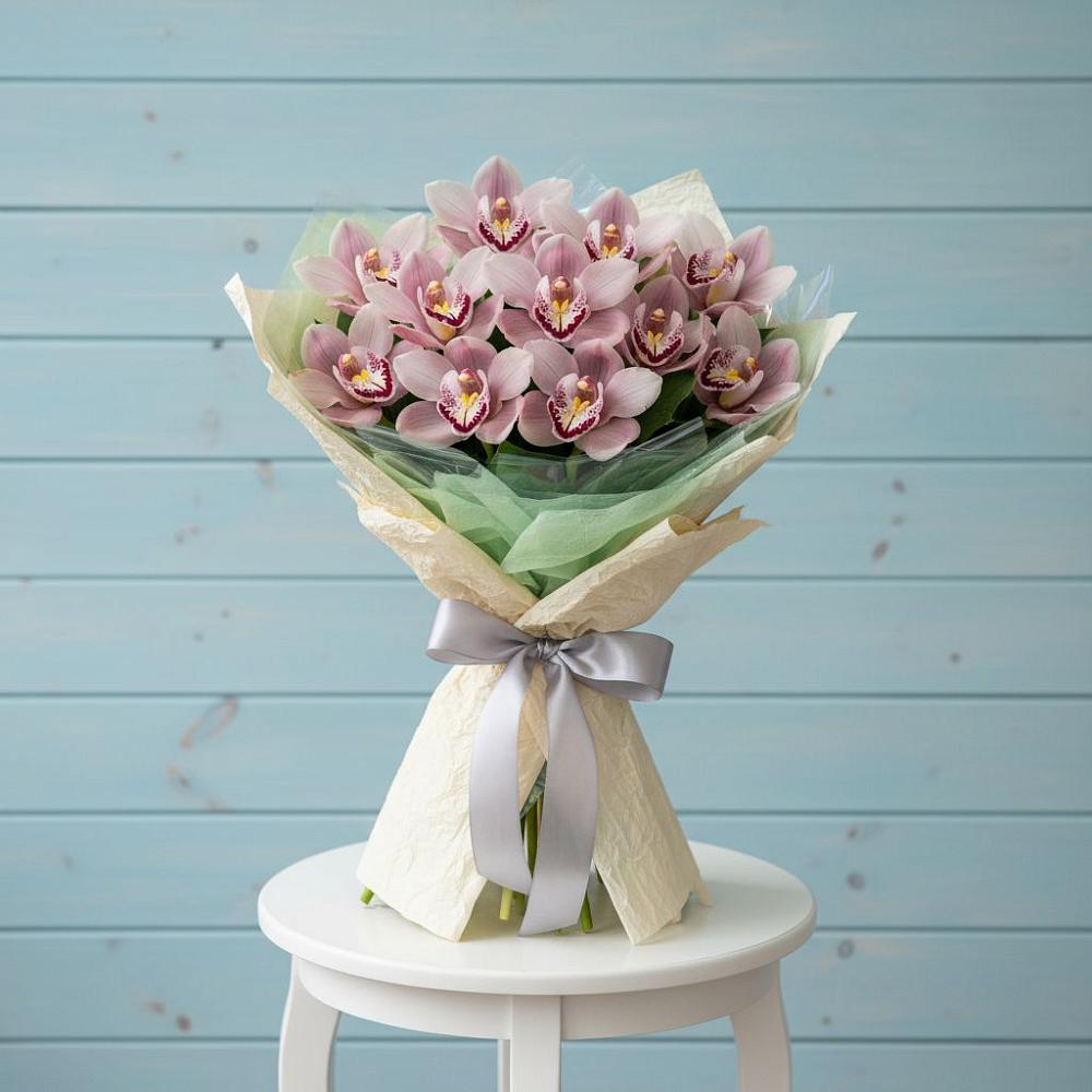 Букет цветов из: Орхидеи и Розы в Уютном