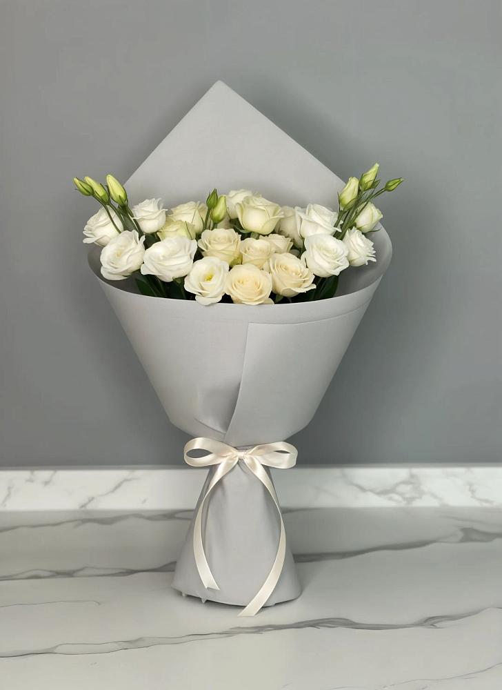 Букет цветов из: Розы и Лизиантусы в Уютном