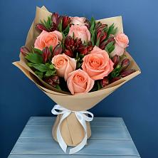 Букет цветов из:  Розы и Альстромерии в Уютном