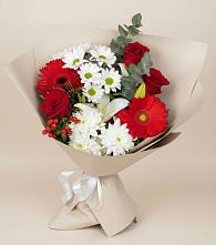 Букет цветов из:  Розы, Хризантемы, Герберы и Лилии в Уютном