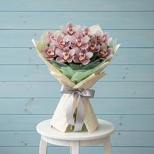 Букет цветов из:  Орхидеи и Розы в Уютном