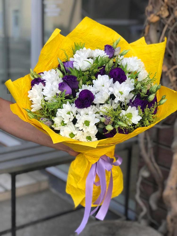 Букет цветов из: Ирисы, Хризантемы и Ромашки в Уютном