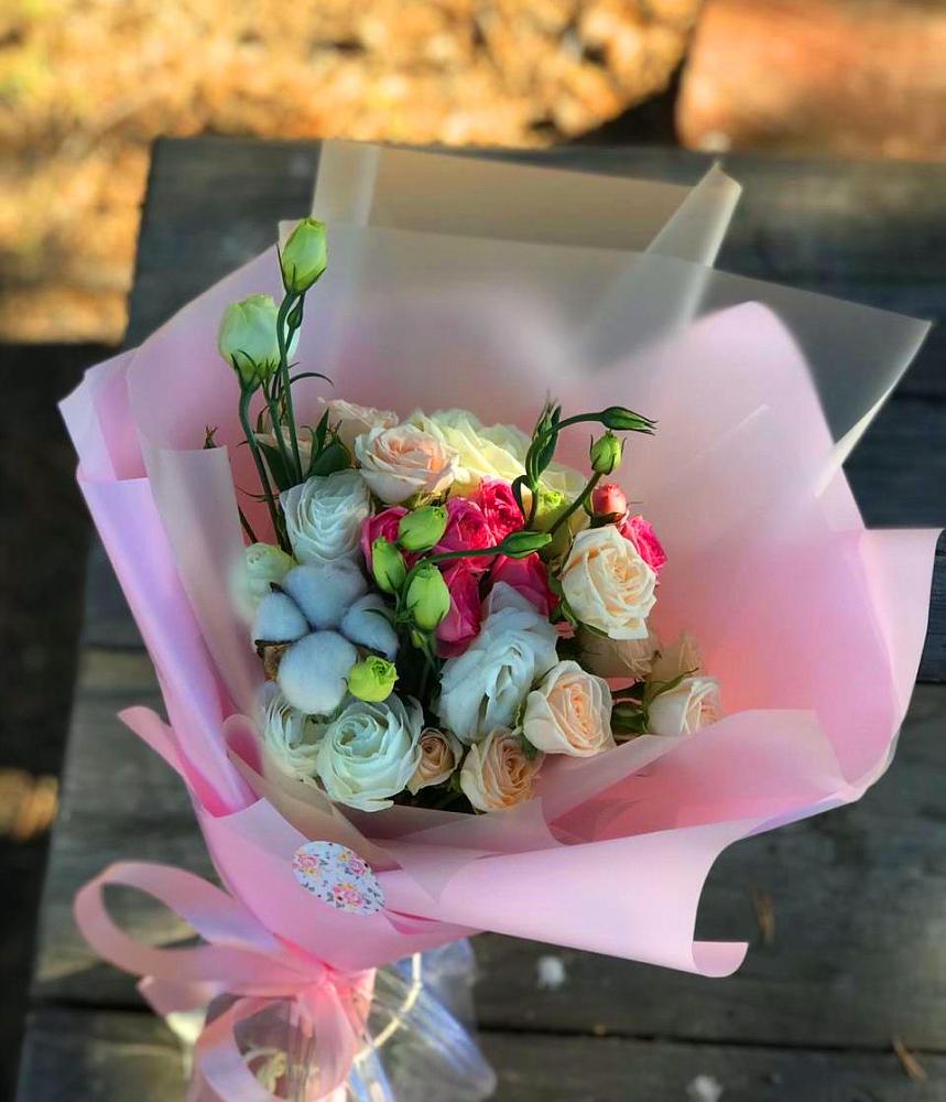 Букет цветов из: Розы и Лизиантусы в Уютном