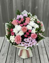 Букет цветов из:  Альстромерии, Гвоздики, Розы и Хризантемы в Уютном