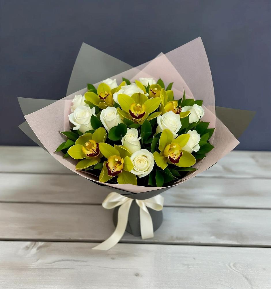 Букет цветов из: Орхидеи и Розы в Уютном