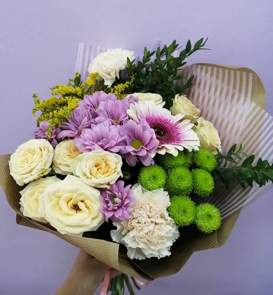 Букет цветов из: Хризантемы, Розы, Гвоздики и Герберы в Уютном