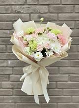 Букет цветов из:  Гвоздики, Розы, Лизиантусы и Хризантемы в Уютном