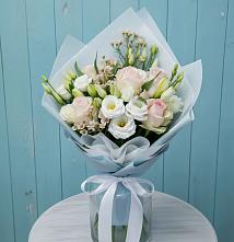 Букет цветов из:  Розы и Лизиантусы в Уютном