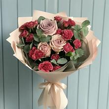 Букет цветов из:  Гвоздики и Розы в Уютном