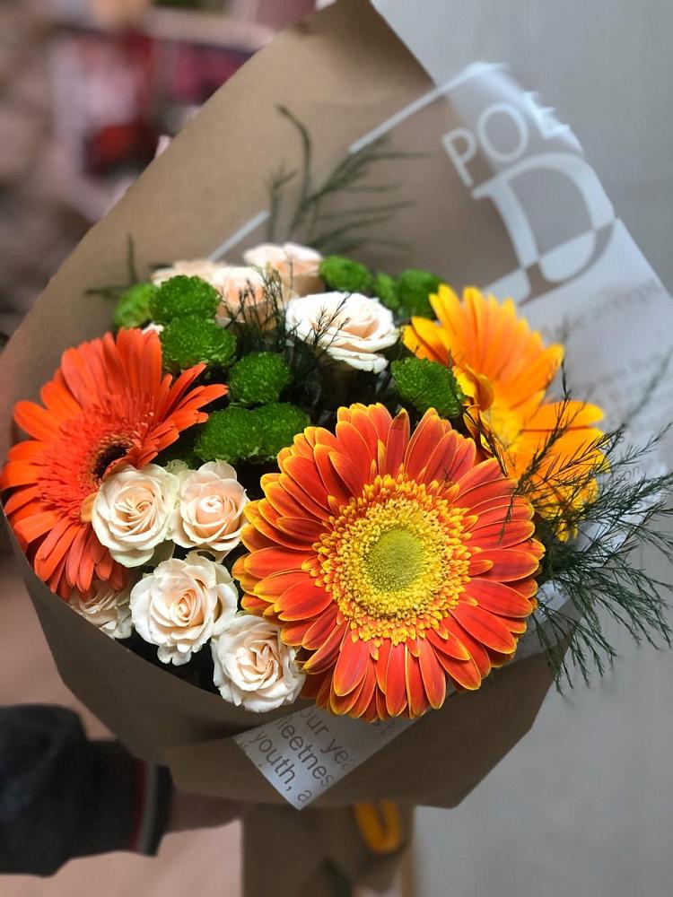 Букет цветов из: Герберы, Хризантемы и Розы в Уютном
