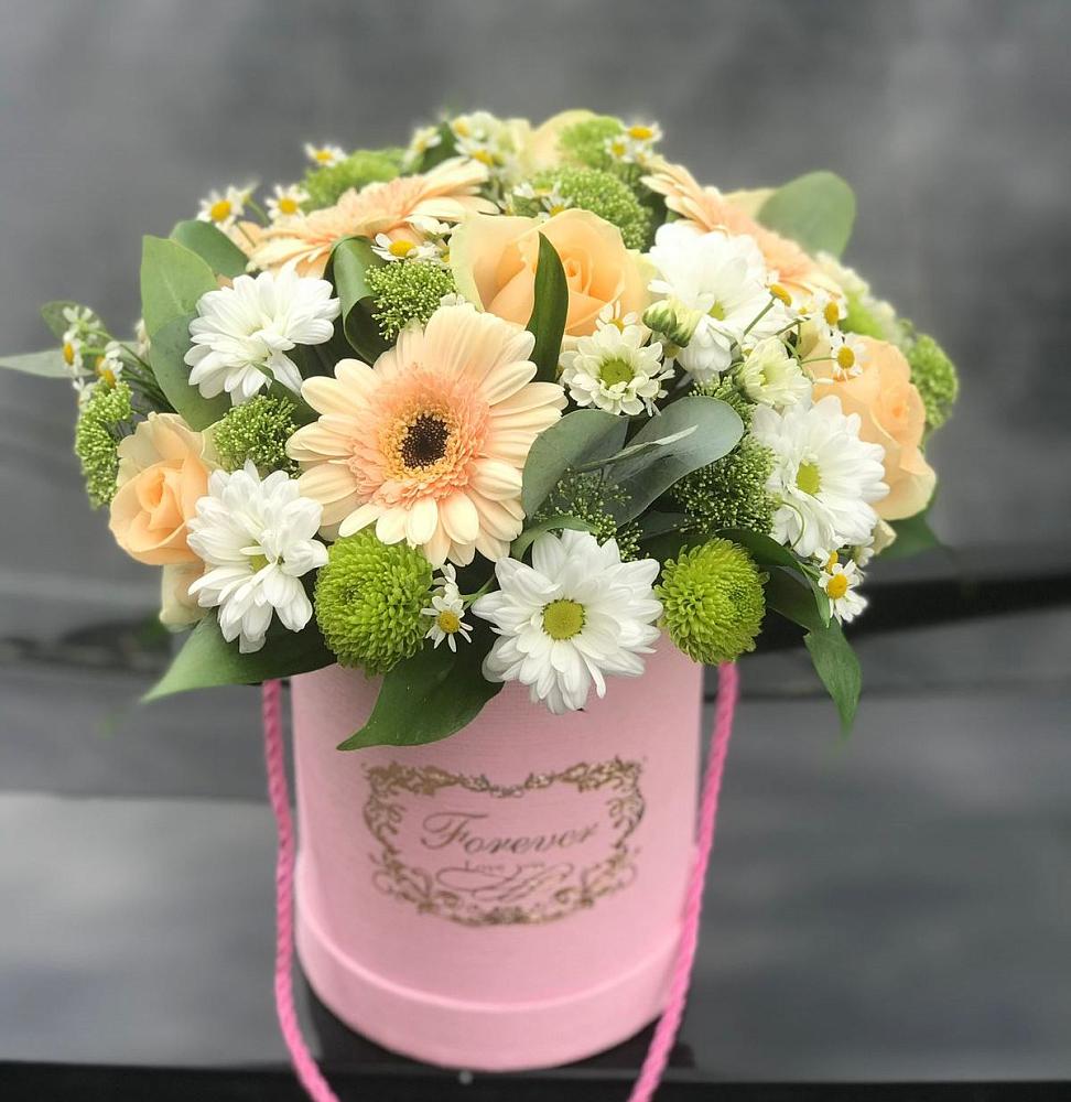 Цветочная композиция из Розы, Герберы и Хризантемы в шляпной коробке в Уютном