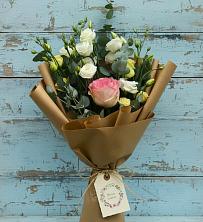 Букет цветов из:  Розы и Лизиантусы в Уютном