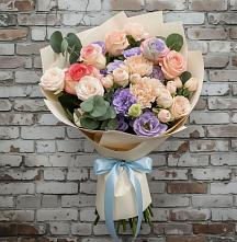 Букет цветов из:  Розы, Лизиантусы и Гвоздики в Уютном