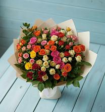 Букет Микс из разноцветных кустовых роз в Уютном