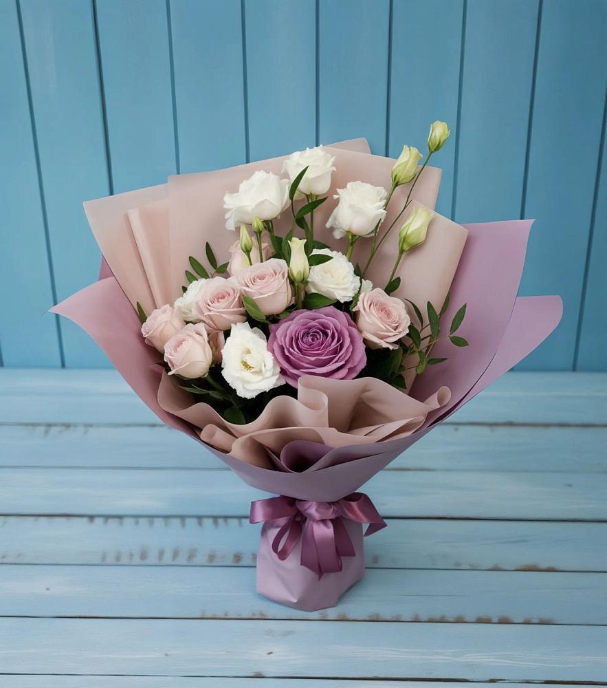Букет цветов из: Розы и Лизиантусы в Уютном